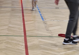 Dzieci biorą udział w zawodach sportowych